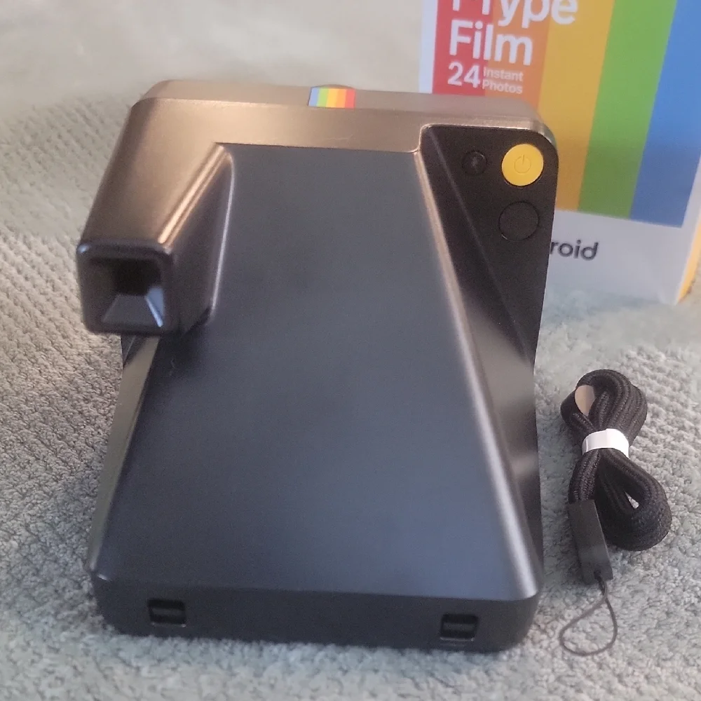 Polaroid Instant Camera - Black with Rainbow Accent - Picture 4 of 9